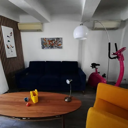 Dans Maison De Village La Garde (Alpes-de-Haute-Provence)