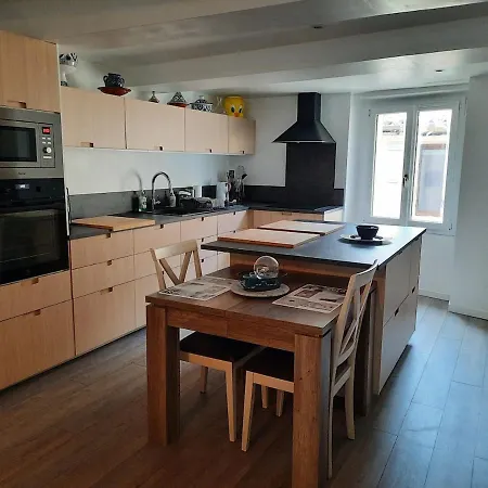 Dans Maison De Village * La Garde (Alpes-de-Haute-Provence)